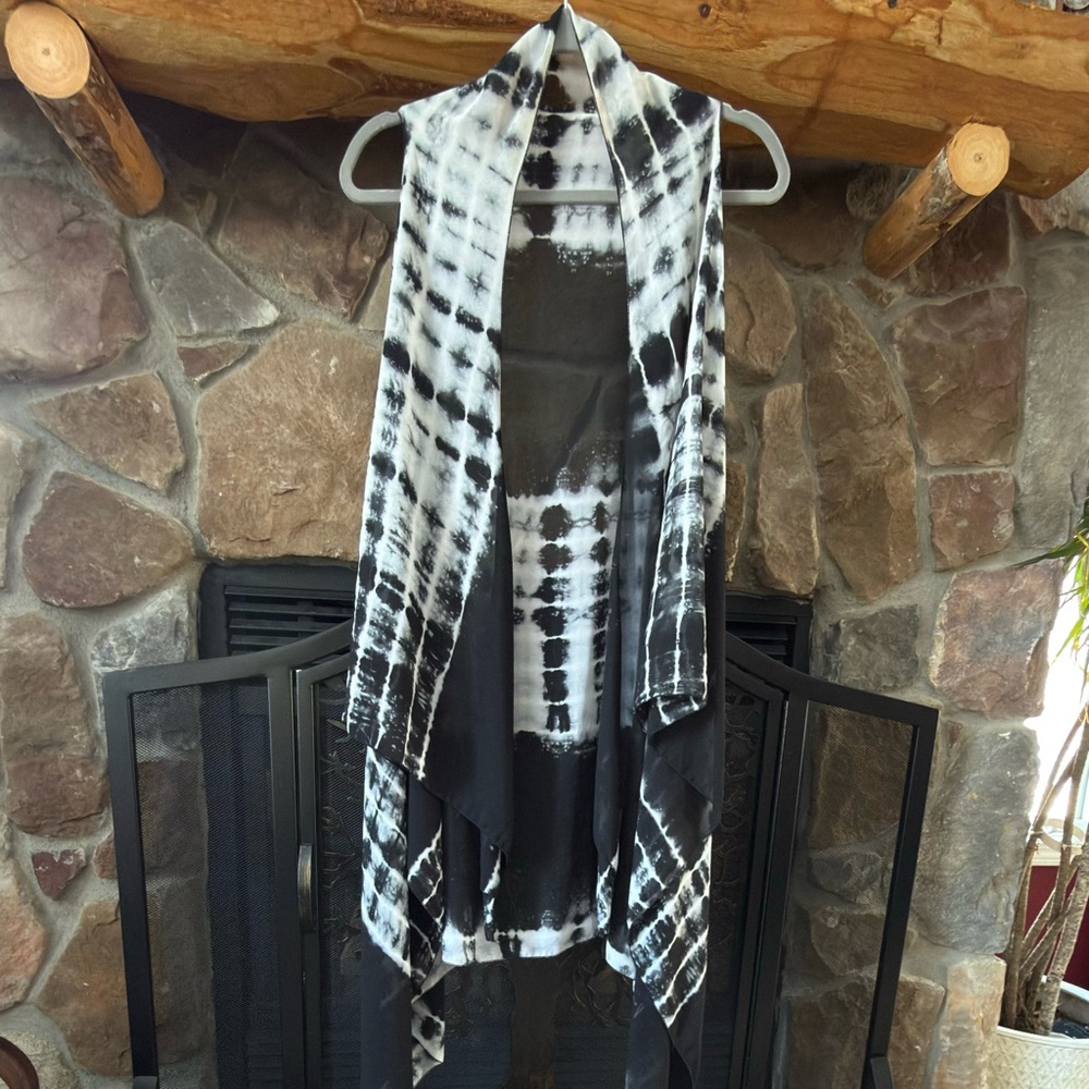 Black and White Tie-Dye Shawl